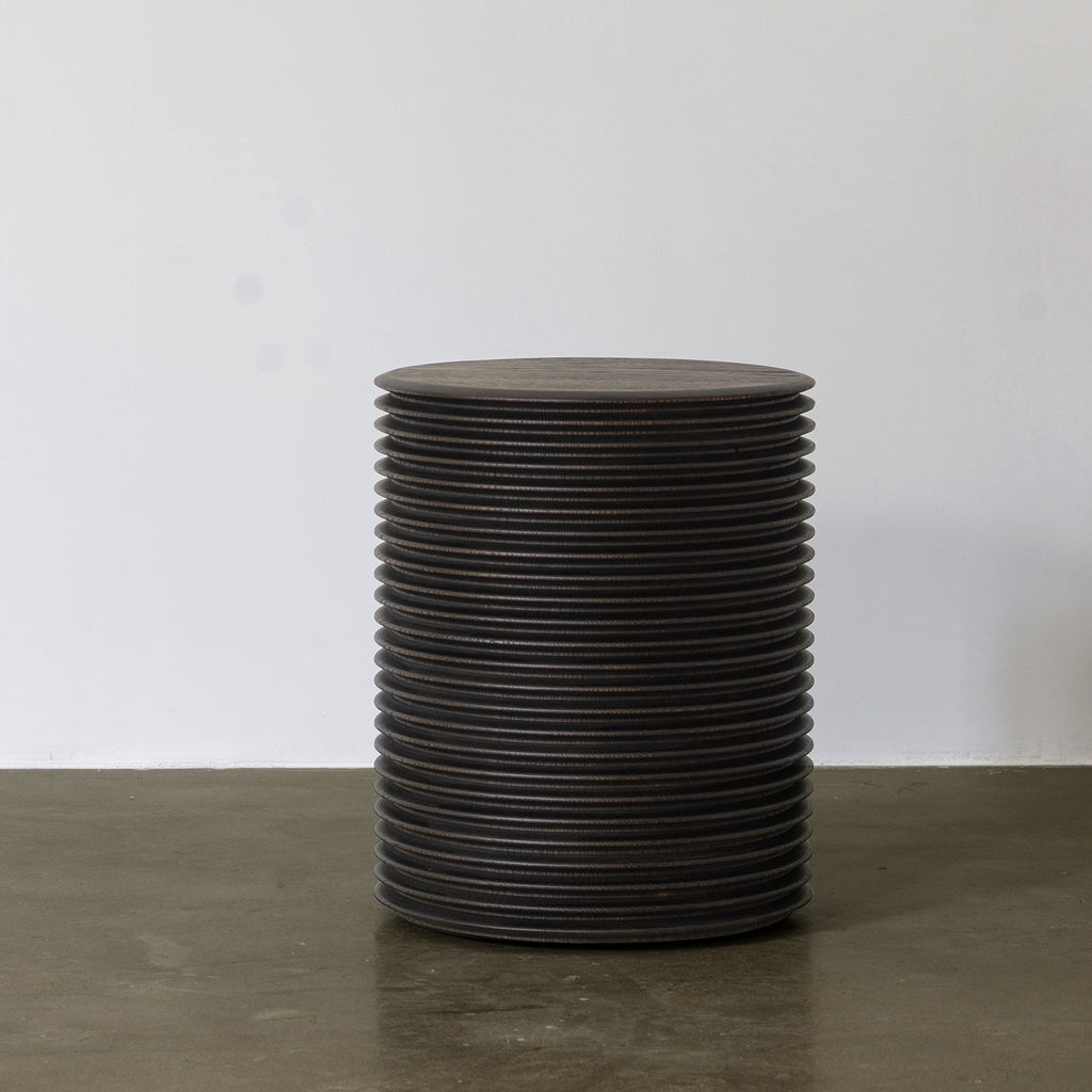 Sculptural Ribbed Round Side Table, Dark Vintage Finish, Ø15″ × H17.7″