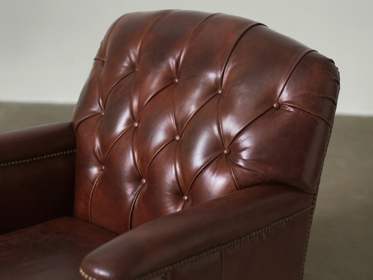 Tufted oil-waxed cowhide leather backrest detail