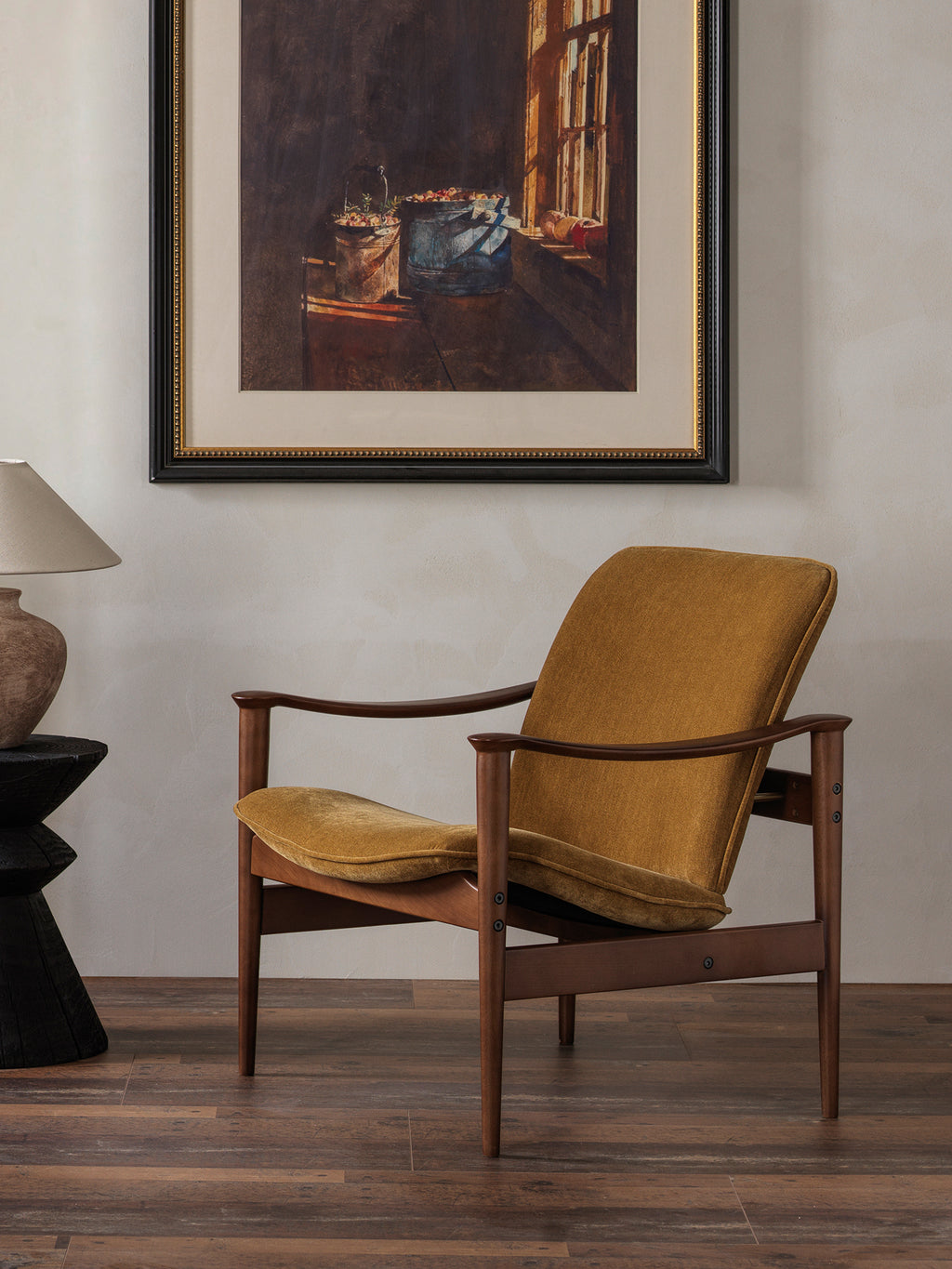 Kaiwuli Vintage Wood Lounge Chair in Caramel Brown