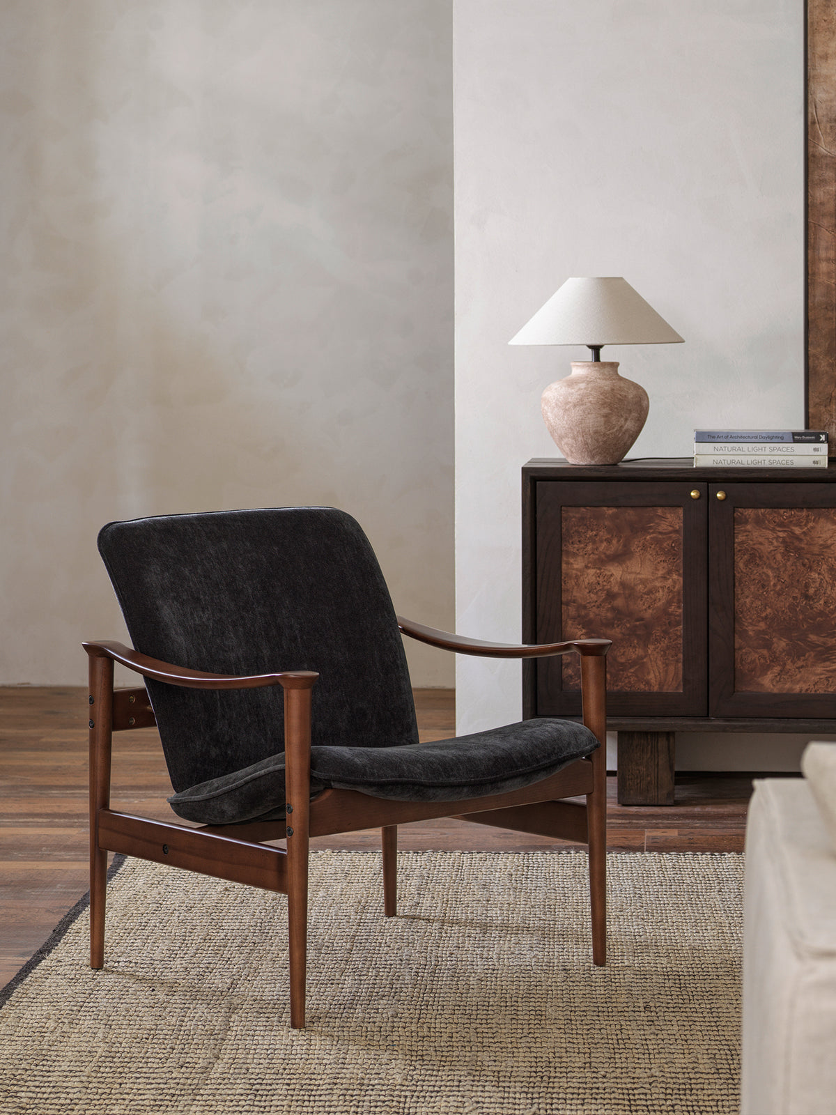 Kaiwuli Vintage Wood Lounge Chair in Caramel Brown