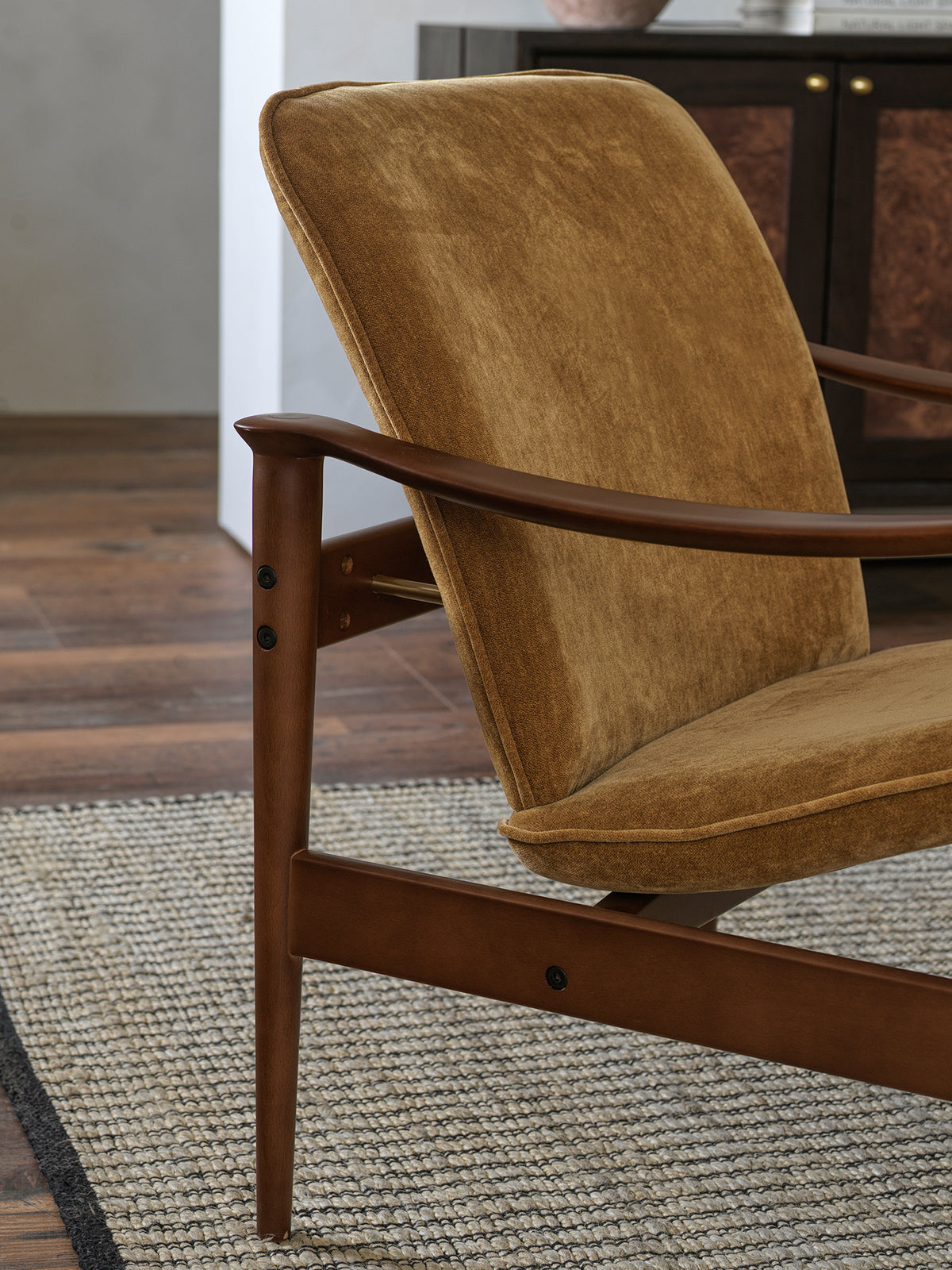 Kaiwuli Vintage Wood Lounge Chair in Caramel Brown