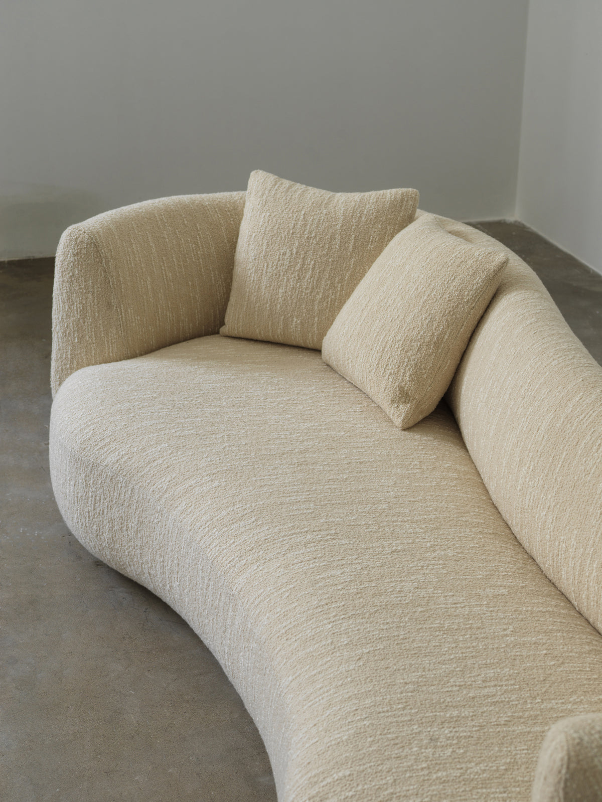 Palo curved sofa seat and cushion detail
